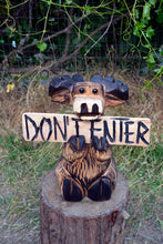 Load image into Gallery viewer, Mosse 16" Sitting While Holding Interchanable "Welcome" Sign Chainsaw Carving Sculpture | Raw California Cedar Wood Carved Artwork | Artist & Carver Jess Alice