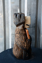 Load image into Gallery viewer, 18" Sitting "Howdy" Sign Moose