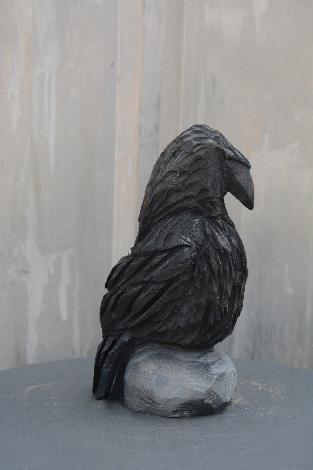 13-Inch Resting Raven Sculpture – Handcrafted Chainsaw Art for Spooky & Rustic Home Décor